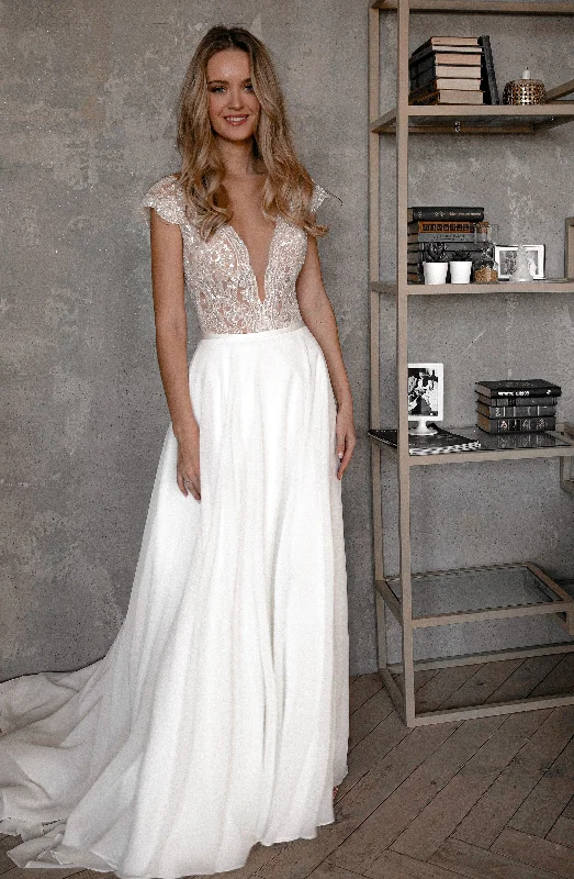 fitted dressChiffon Lace Wedding Dress Aviv Fly