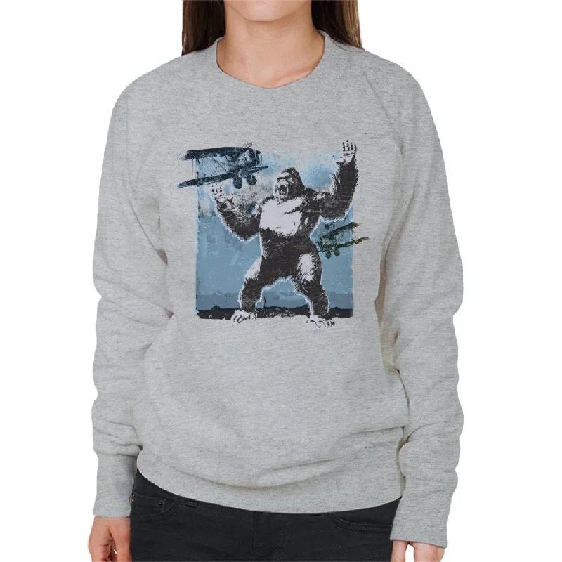 relaxed fit sports hoodieKing Kong Being Attacked By Biplanes Women's Sweatshirt