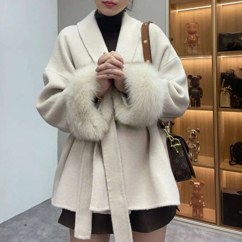 Beige short